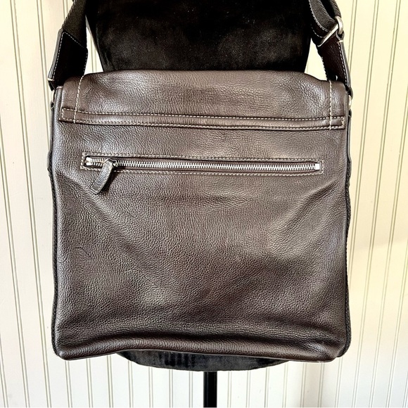 Levenger Pebbled Leather Brown Messenger Laptop Unisex Crossbody Bag - Picture 9 of 10